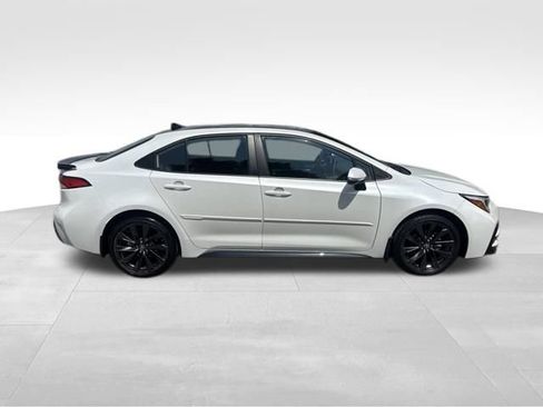 Used 2023 Toyota Corolla SE w/ SE Premium Package FWD image 6