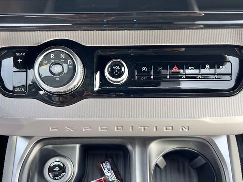 New 2026 Ford Expedition Active image 37