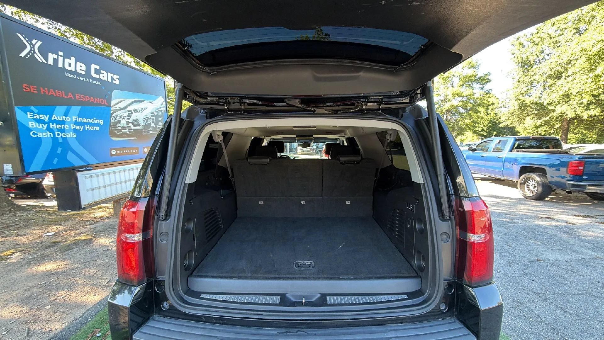 Used 2015 Chevrolet Suburban LT RWD image 8