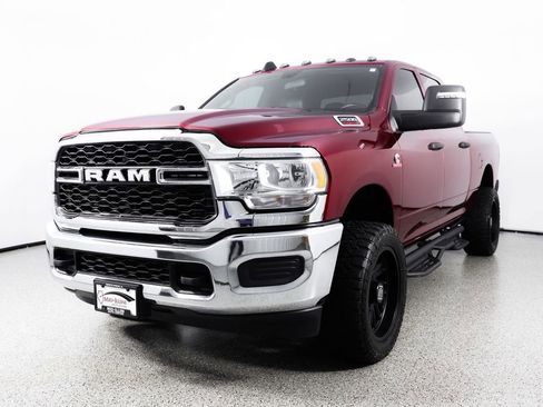 Used 2024 RAM 2500 Tradesman w/ Chrome Appearance Group AWD/4WD image 3