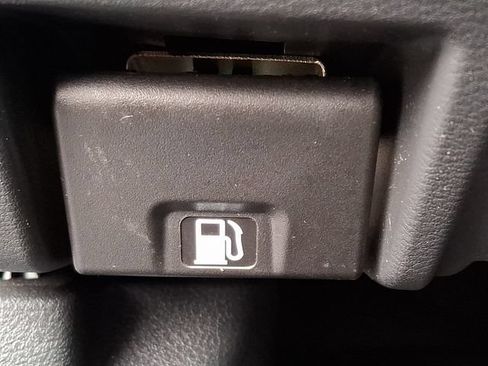 Used 2025 Nissan Sentra SV FWD image 25