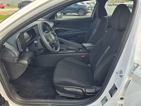 Used 2025 Hyundai Elantra Sport image 11