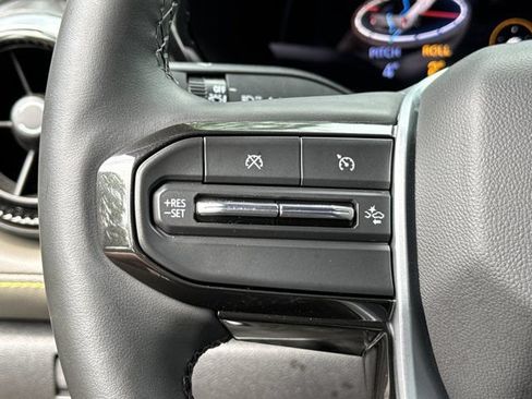 Used 2025 Chevrolet Colorado ZR2 w/ Technology Package AWD/4WD image 27