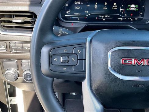 Used 2024 GMC Yukon SLT RWD image 11