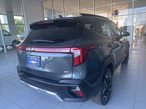 Used 2024 Kia Seltos SX w/ SX Sunroof Package AWD/4WD image 4