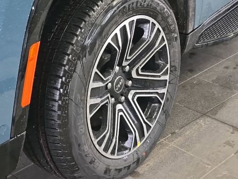 New 2026 Jeep Grand Wagoneer L image 4