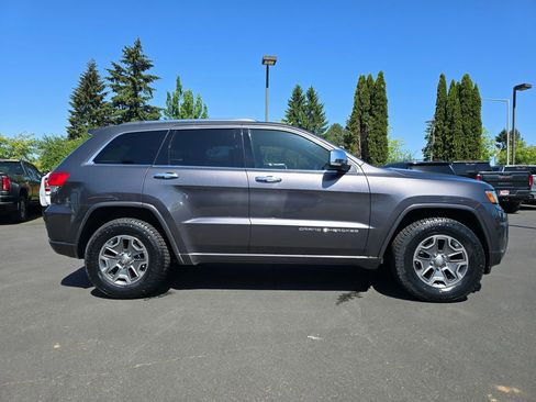 Used 2014 Jeep Grand Cherokee Overland w/ Advanced Technology Group AWD/4WD image 2