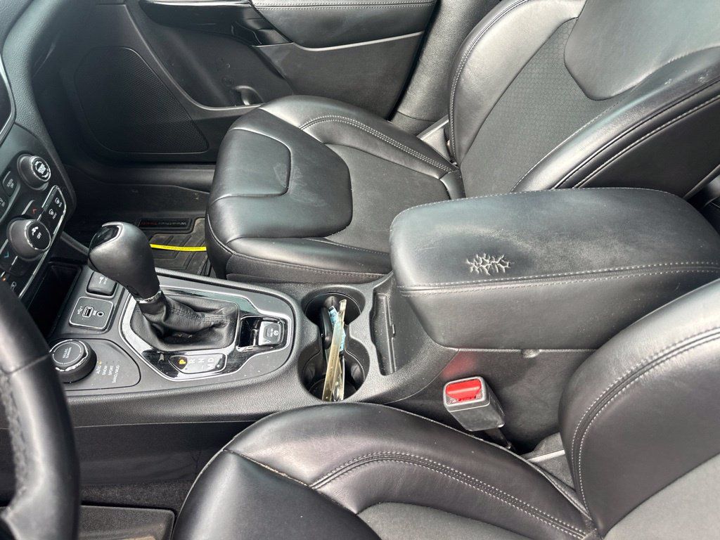 Used 2019 Jeep Cherokee Latitude Plus AWD/4WD image 25