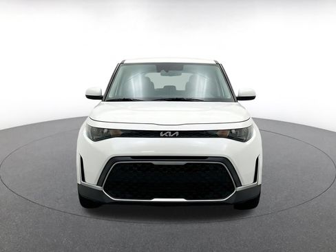Used 2025 Kia Soul LX w/ LX Technology Package FWD image 2