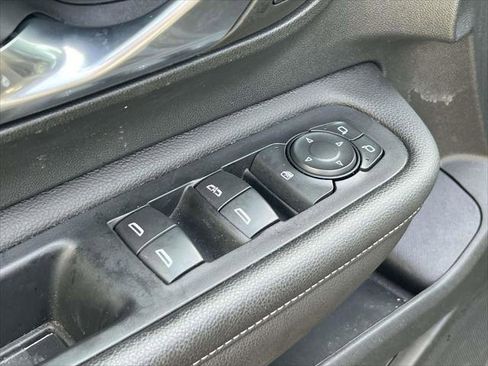 Used 2022 GMC Terrain SLE w/ Driver Convenience Package image 14