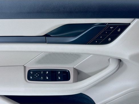 Certified 2022 Porsche Taycan 4S AWD/4WD image 11