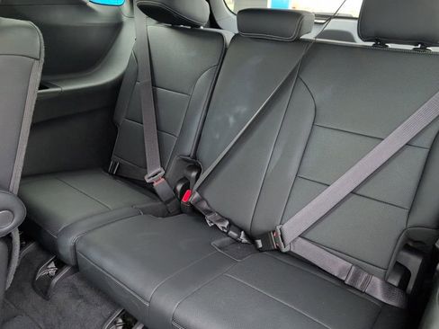 Used 2025 Chevrolet Traverse LT image 27