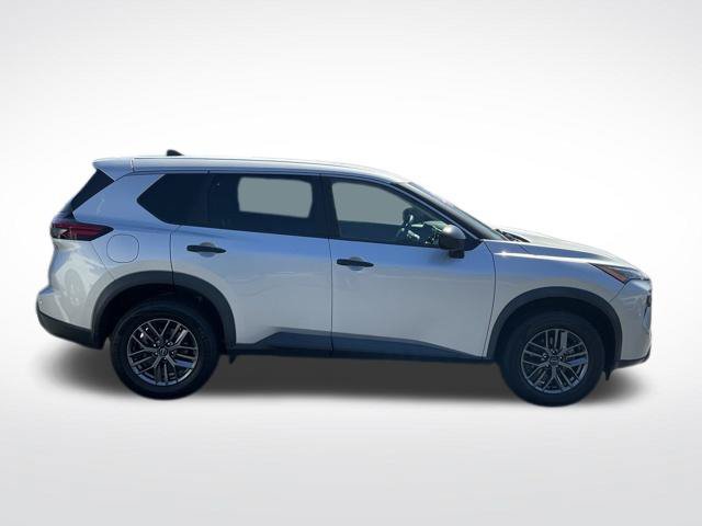 Used 2024 Nissan Rogue S AWD/4WD image 6