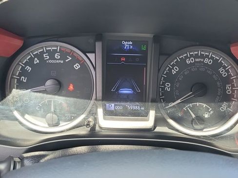 Used 2020 Toyota Tacoma TRD Sport AWD/4WD image 10