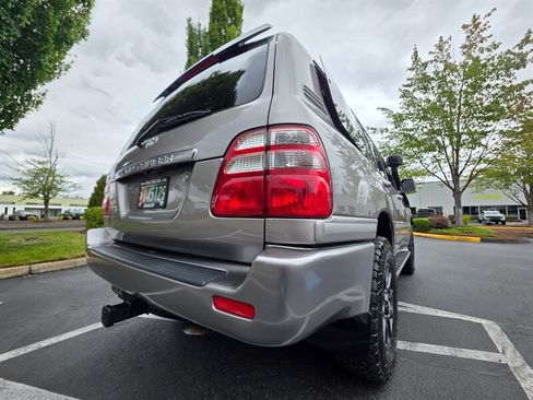 Used 2004 Toyota Land Cruiser w/ Convenience Pkg AWD/4WD image 10