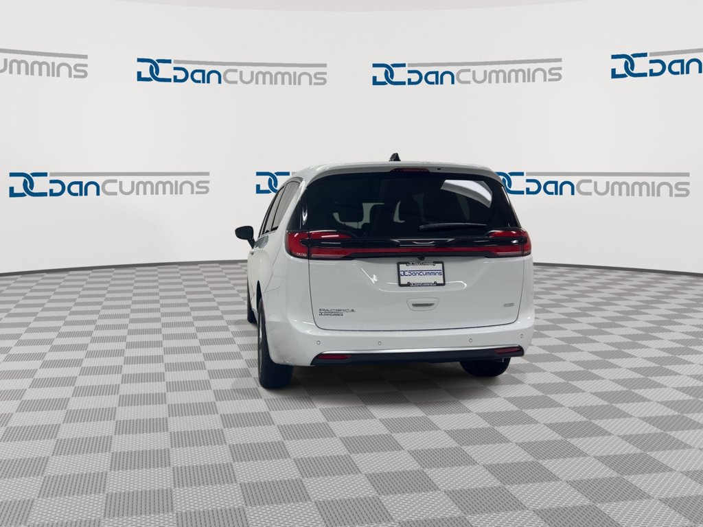 New 2027 Chrysler Pacifica Select AWD/4WD image 7