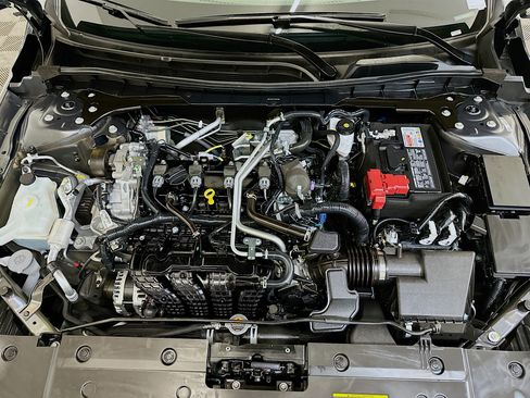 Used 2025 Nissan Altima 2.5 SV FWD image 33