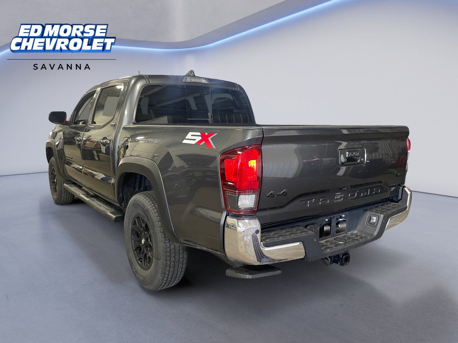 Used 2023 Toyota Tacoma SR5 AWD/4WD image 3