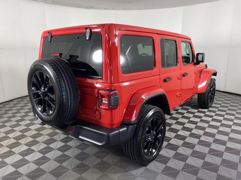 Used 2025 Jeep Wrangler Unlimited Sahara w/ Safety Group AWD/4WD image 7