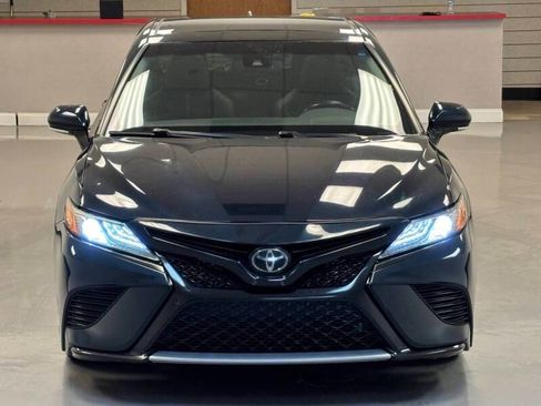 Used 2019 Toyota Camry XSE image 3