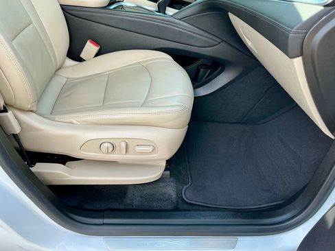 Used 2019 Buick Enclave Essence AWD/4WD image 22