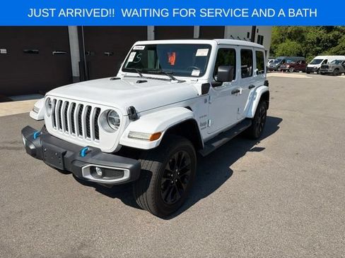 Used 2022 Jeep Wrangler Unlimited Sahara w/ Cold Weather Group AWD/4WD image 1