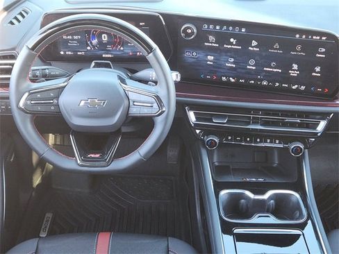 Used 2024 Chevrolet Traverse RS image 27