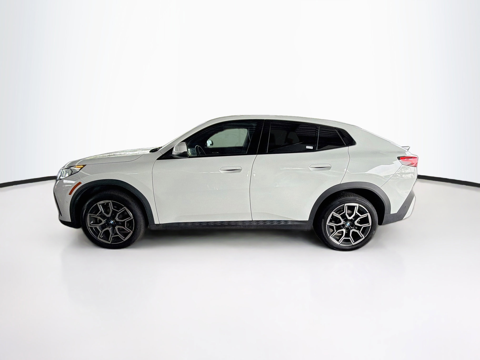 Used 2026 BMW X2 xDrive28i AWD/4WD image 4