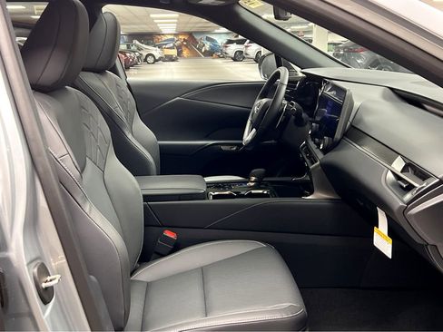 New 2026 Lexus RX 450h AWD image 25