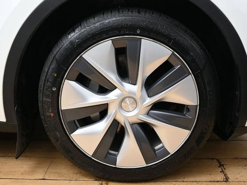 Used 2023 Tesla Model Y Long Range AWD/4WD image 13