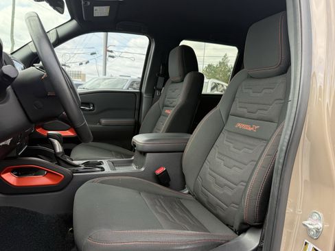 Used 2024 Nissan Frontier Pro-X image 12