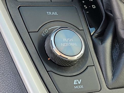 Used 2023 Toyota RAV4 Limited image 27