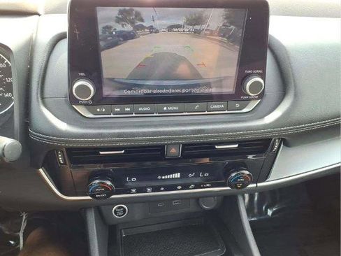 Certified 2022 Nissan Rogue SV image 16