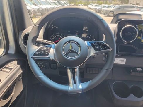 Used 2025 Mercedes-Benz Sprinter 2500 image 20