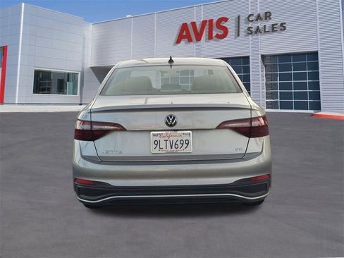 Used 2024 Volkswagen Jetta SE image 7