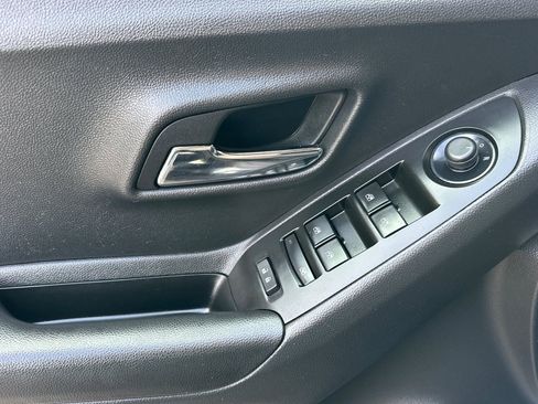 Certified 2022 Chevrolet Trax LT w/ Driver Confidence Package AWD/4WD image 11