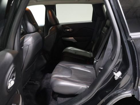 Used 2018 Jeep Cherokee Trailhawk w/ Comfort/Convenience Group image 19