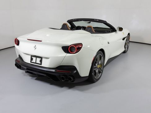Used 2019 Ferrari Portofino image 2