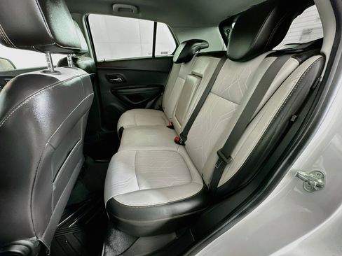 Used 2019 Chevrolet Trax LT w/ LT Convenience Package FWD image 25