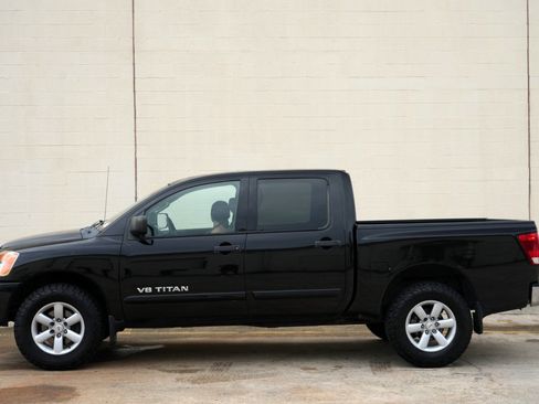 Used 2012 Nissan Titan SV w/ SV Value Truck Pkg AWD/4WD image 40