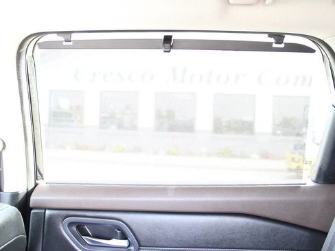 Used 2022 Nissan Rogue SV w/ SV Premium Package image 12