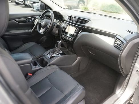 Used 2018 Nissan Rogue Sport SL w/ SL Premium Package FWD image 18