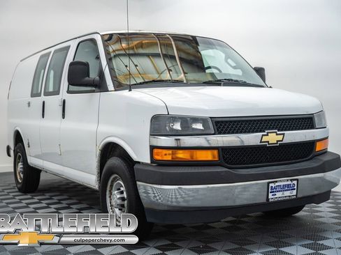 Used 2017 Chevrolet Express 3500 RWD image 1