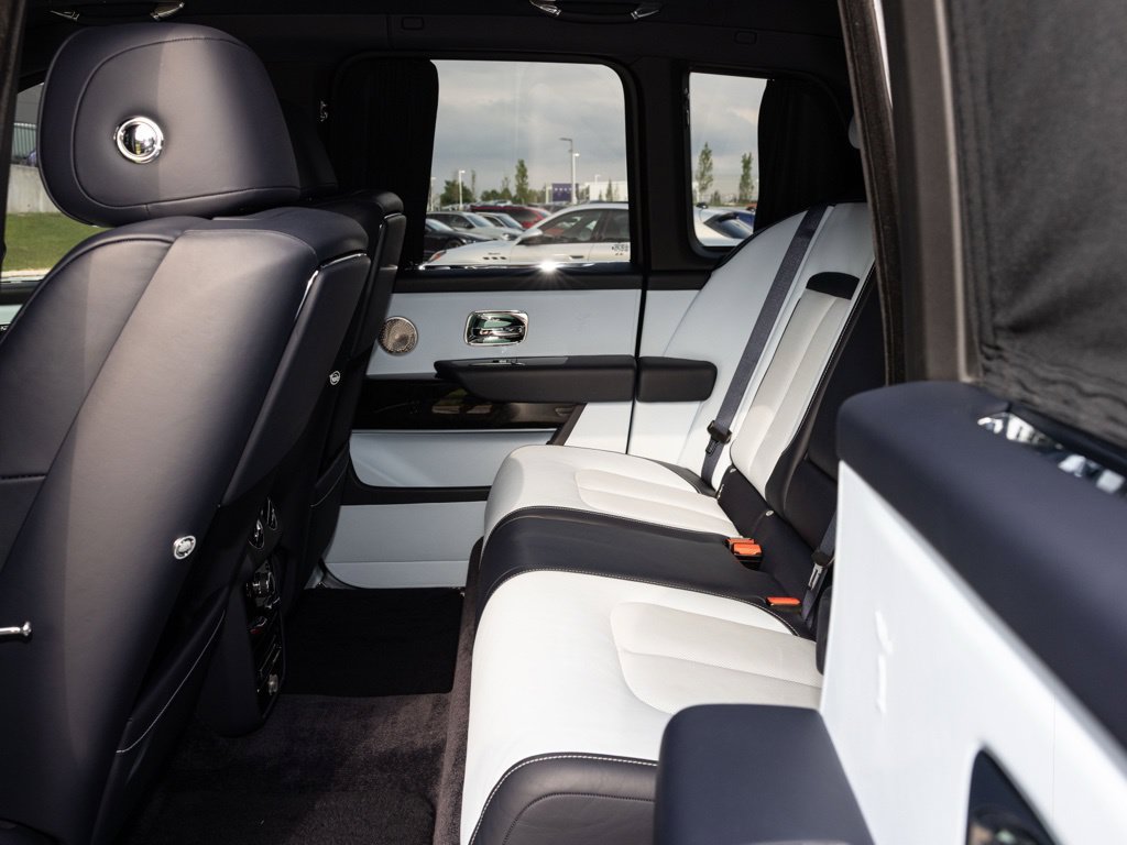 Used 2022 Rolls-Royce Cullinan w/ Cullinan Package AWD/4WD image 59