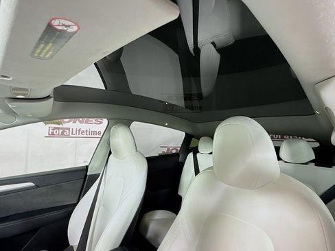 Used 2024 Tesla Model Y Long Range image 11