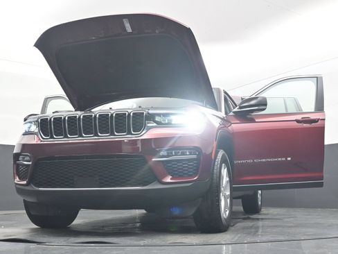Used 2023 Jeep Grand Cherokee Limited AWD/4WD image 42