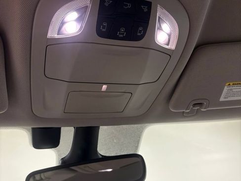 Used 2021 Chrysler Pacifica Touring-L FWD image 14