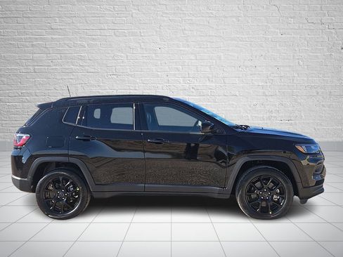 New 2026 Jeep Compass Latitude image 5