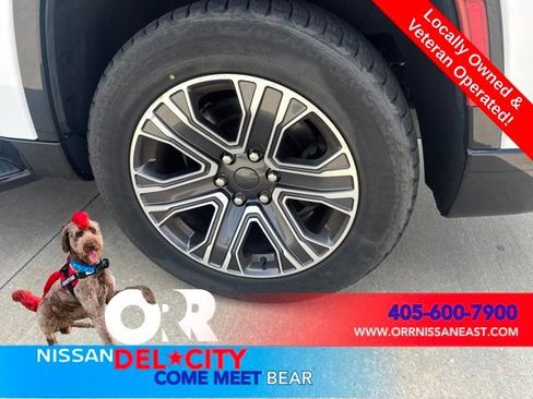 Used 2024 Jeep Wagoneer Series II w/ Flexible Seating Group AWD/4WD image 3