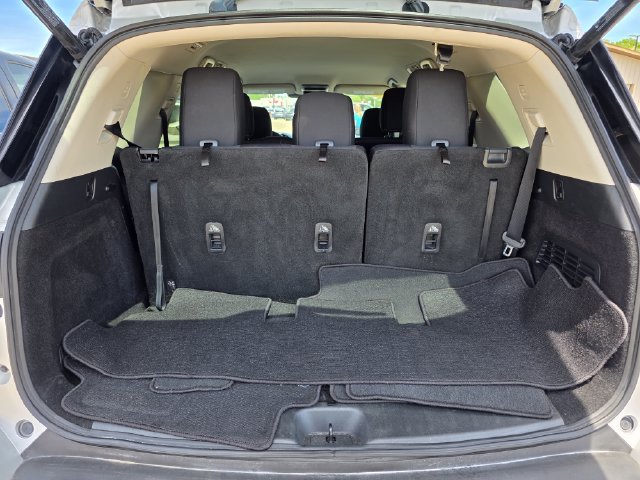 Used 2025 Nissan Pathfinder SV FWD image 32